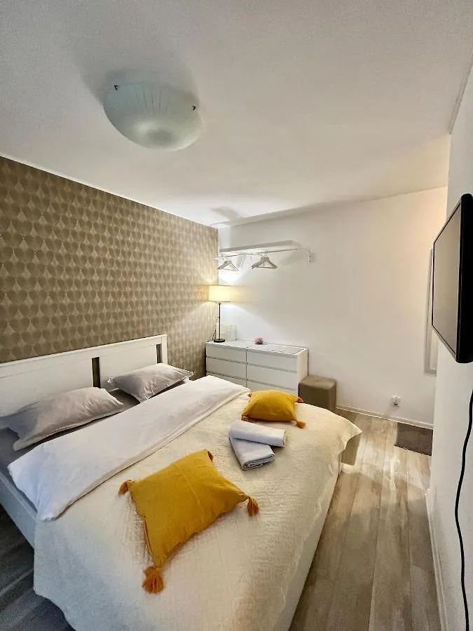 Condor Studio Bucharest 0*,  Romania